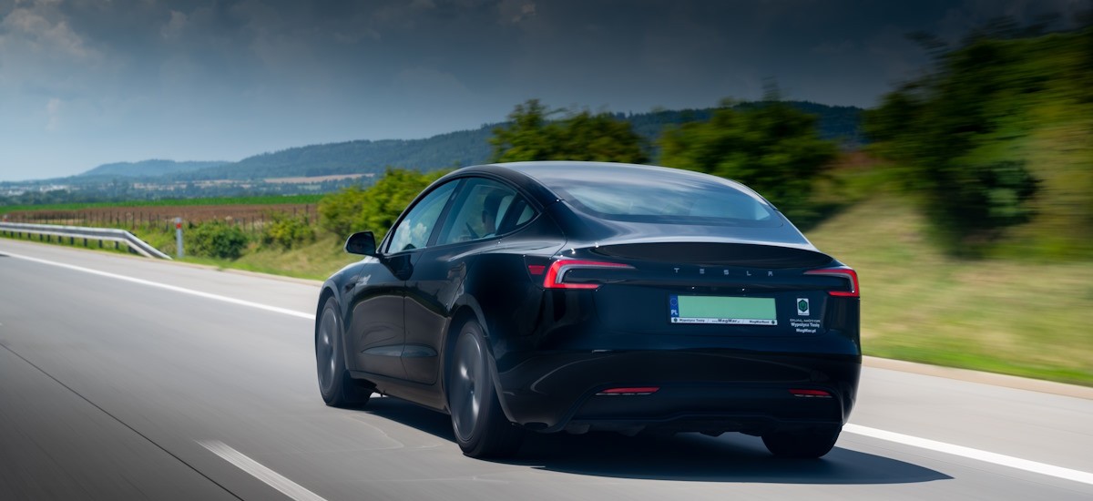 Elektryzująca podróż czeka - wynajem Tesli bez kompromisów!