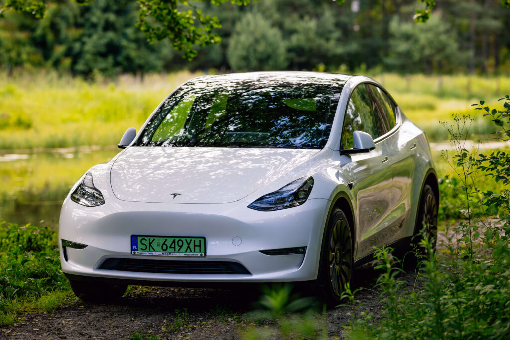 Tesla Model Y AWD – White Long Range