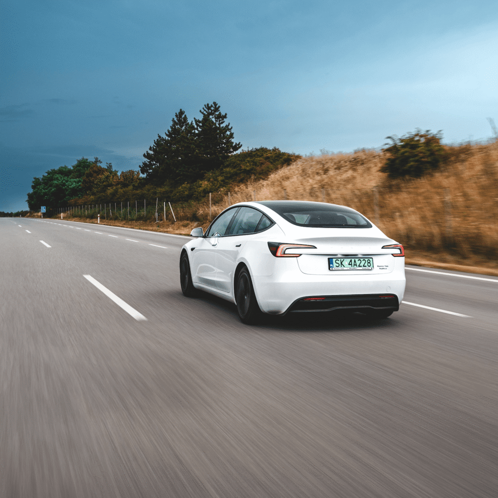 Tesla Model 3 Highland RWD – White | Wynajem