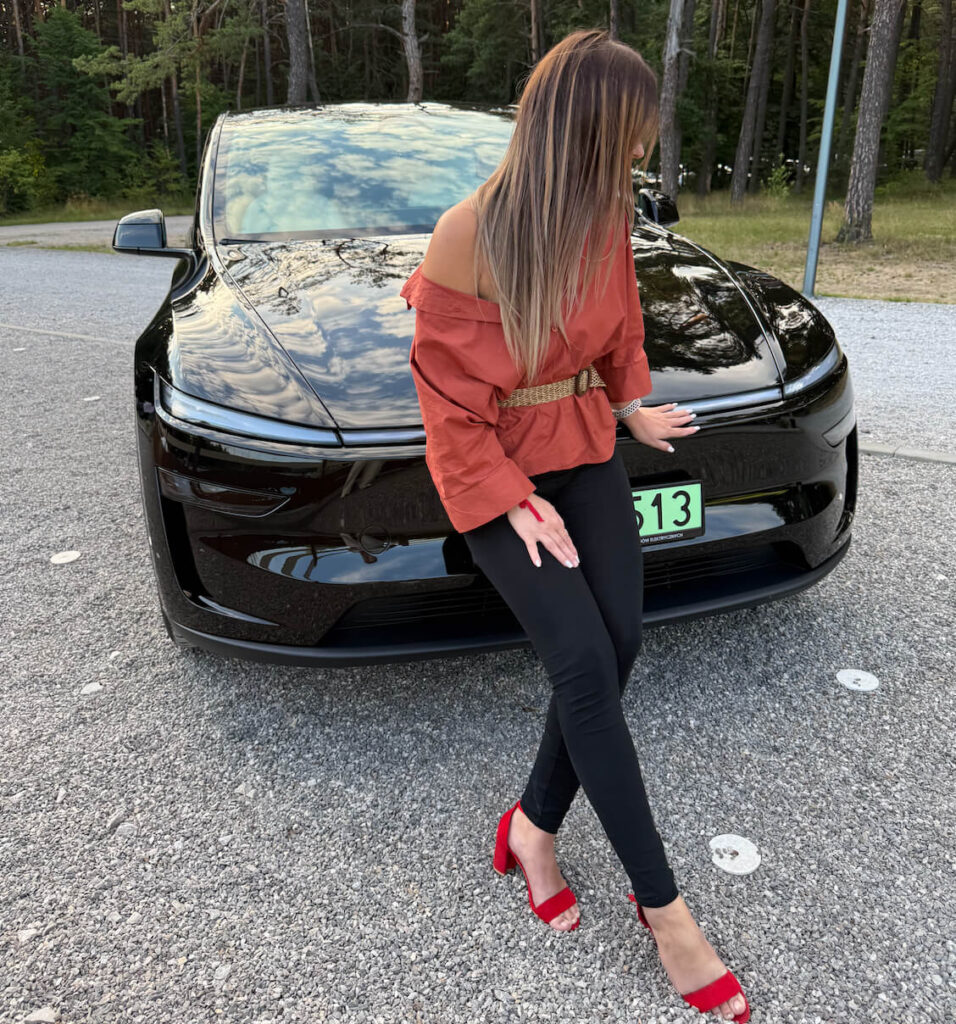 Tesla Model Y Juniper AWD – Black Long Range